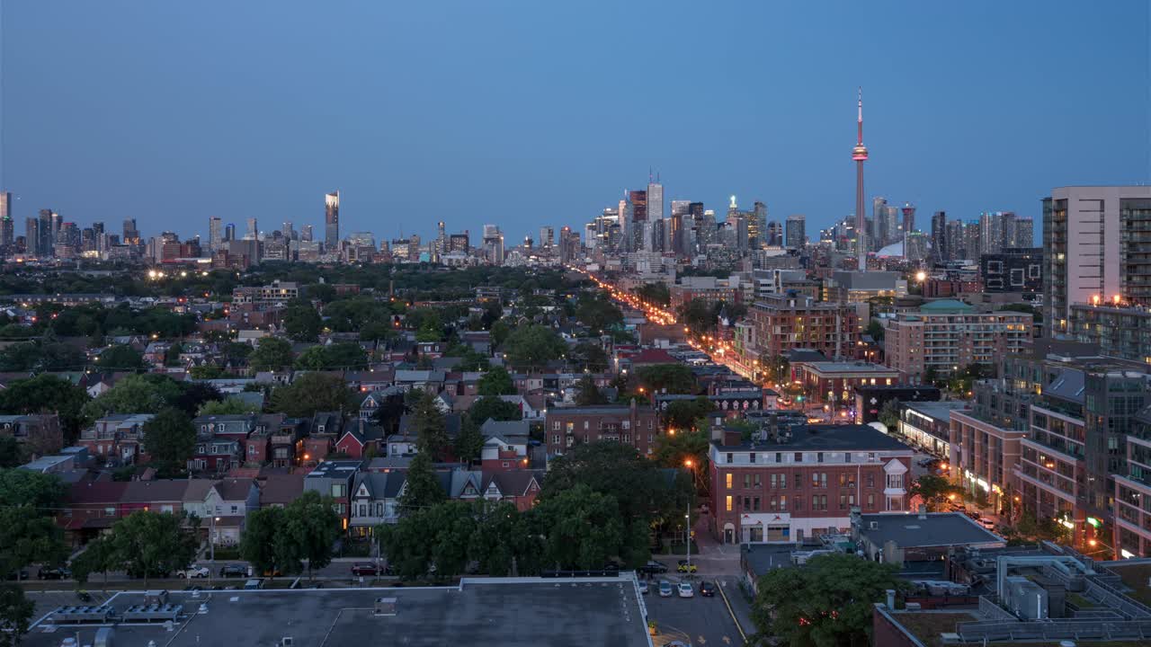 토론토, 캐나다, 타임스 -  스트리트 서쪽에서 토론토의 스카이라인의 광각 일몰