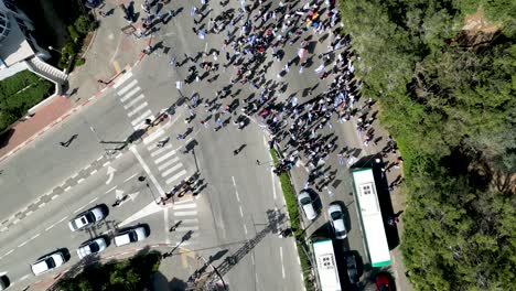 video 4k de protestas civiles en la ciudad de rehovot israel contra los cambios planeados del gobierno israelí al tribunal superior de justicia