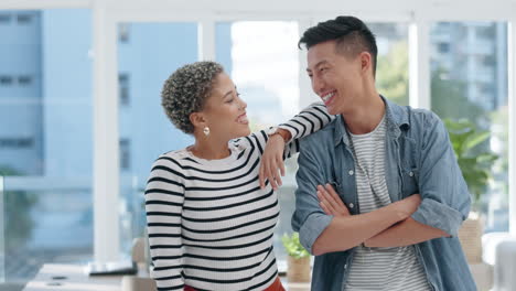 Trabajo-En-Equipo,-Sonrisa-Y-Felicidad-Con-Gente-De-Negocios.