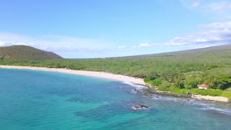 Aerial-panorama-of-paradise-Makena-Beach-on-Maui-Island,-Hawaii