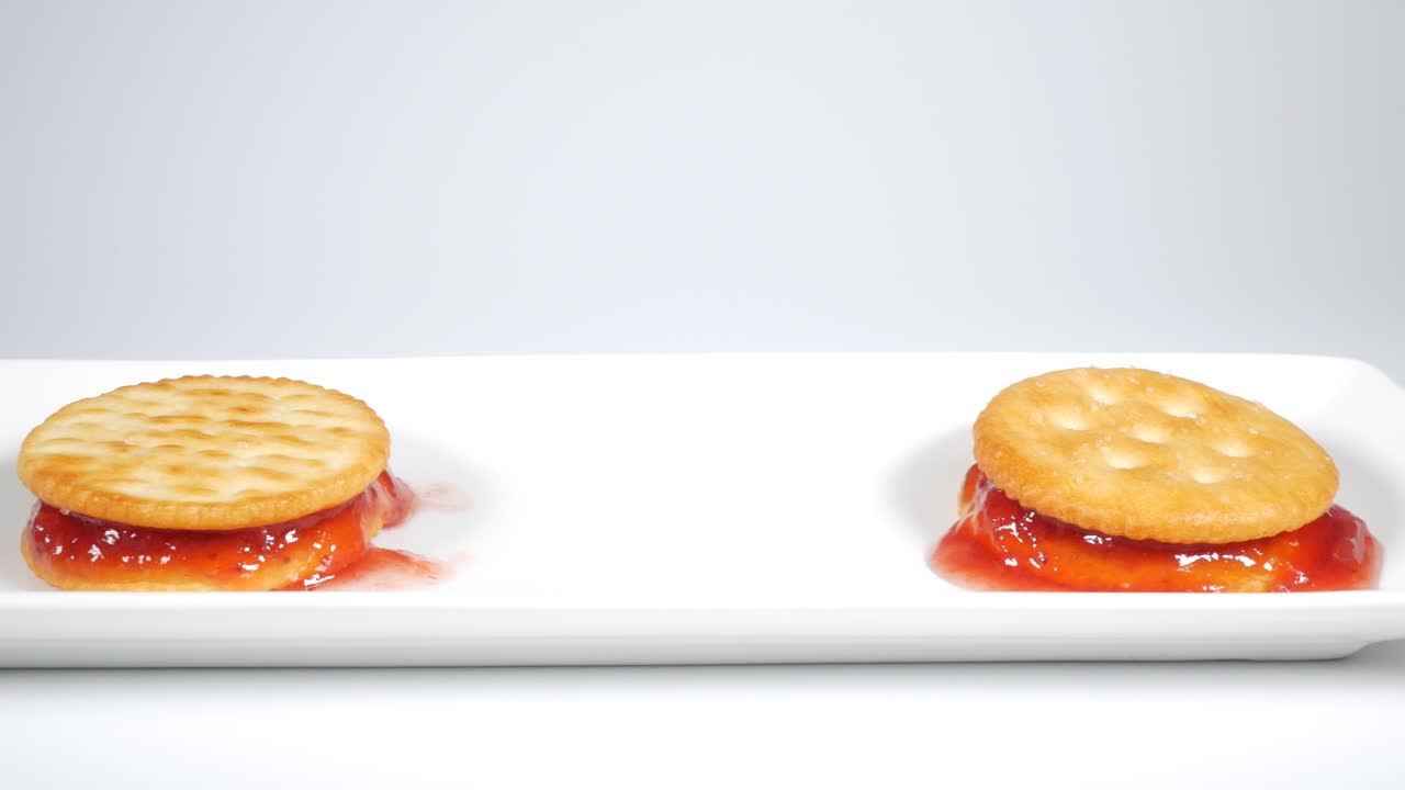 Jam cracker sand strawberry