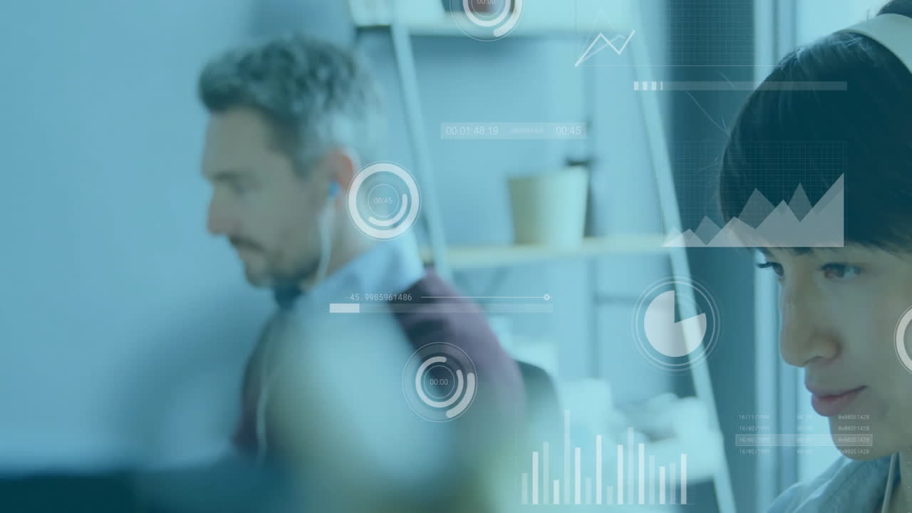 animación del procesamiento de datos financieros sobre diversas personas de negocios en la oficina