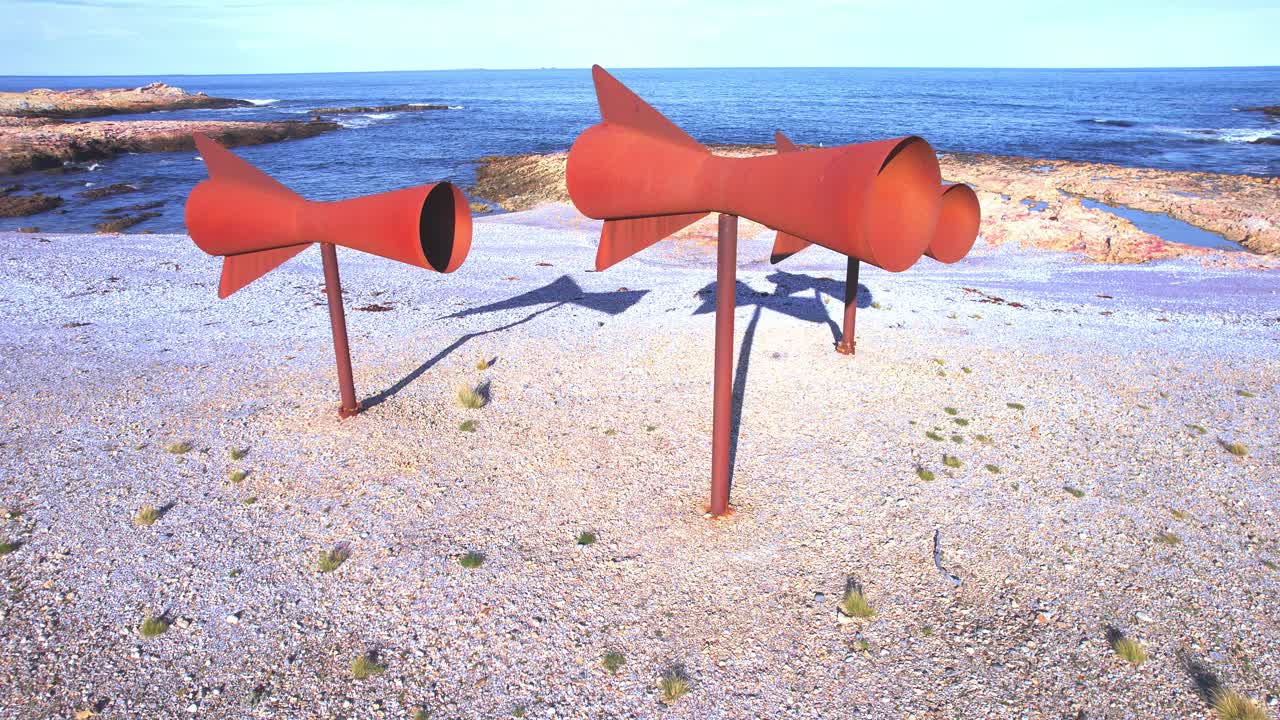 크리스티안 볼탄스키 (christian boltanski) 가 바야 부스타만테 (bahia bustamante) 에서 만든 미스터리 (mysteries) 라는 놀라운 작품.