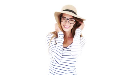 bonita morena con gafas y sombrero