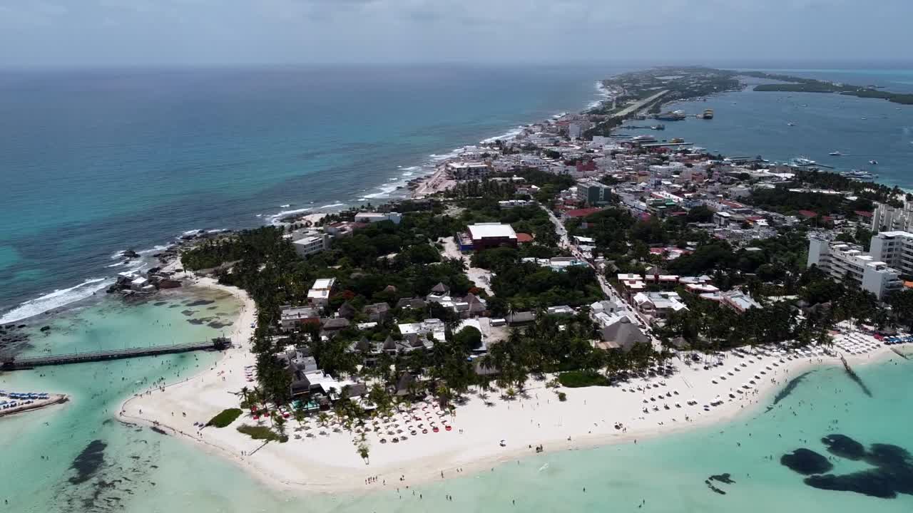 낮에는 멕시코 이슬라 무헤레스 섬의 공중 촬영