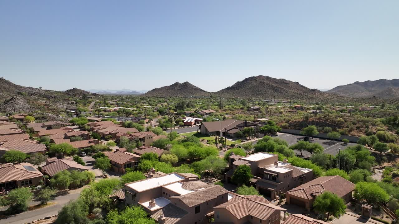 Vista aerea di una comunità di pensionati a Cave Creek, Arizona