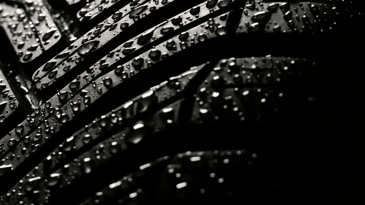 연중 타이어 (겨울과 여름 시즌)