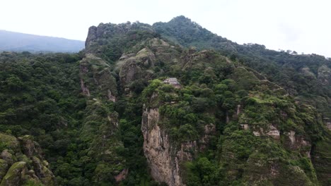 Amazing-aerial-shot-of-El-Tepozteco-in-Morelos,-Mexico