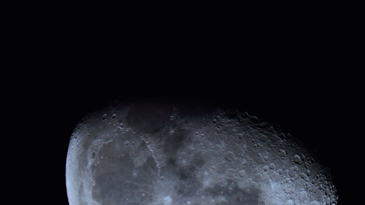 달의 극단적 인 근접 망원경 크레이터 뷰, 초 근접 완전 달 운동, 달 위를 날아다니기.