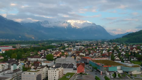 Scenic-Mountains-Towering-Over-Swiss-Town-During-Sunrise-In-Switzerland,-Europe