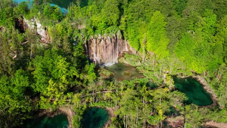 cascadas en el lago plitvice, croacia, espectacular revelación aérea