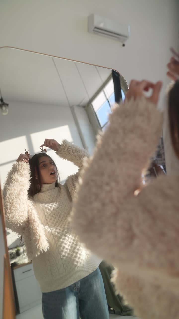 거울 앞에서 준비하는 여자