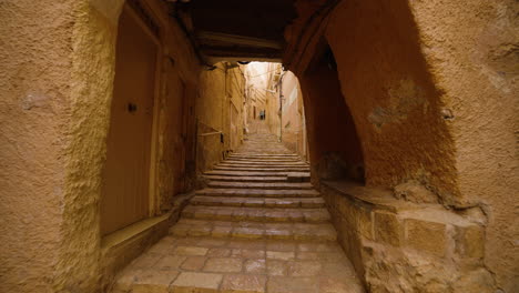 Pasajes-En-Las-Calles-Medievales-Del-Casco-Antiguo-De-Ghardaia-En-Argelia