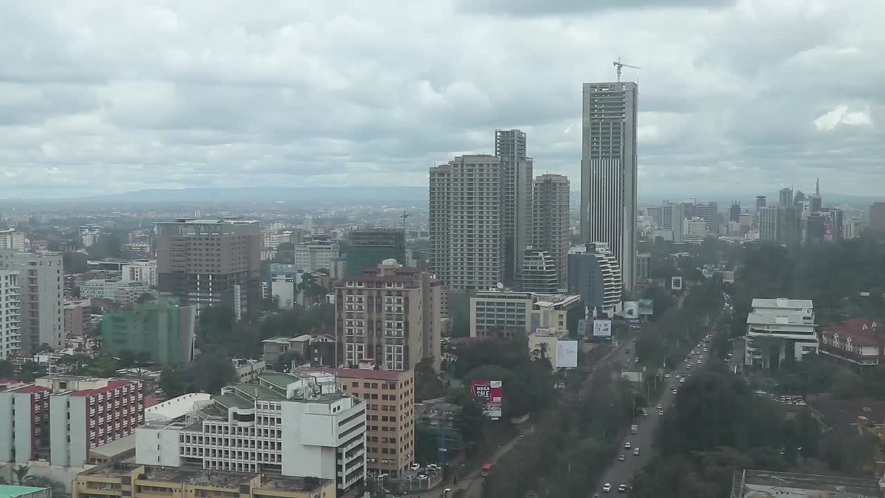 Timelapse di Westland, Nairobi, Kenya e delle torri di 47 piani di Avic a Westlands, filmato dell'Africa orientale