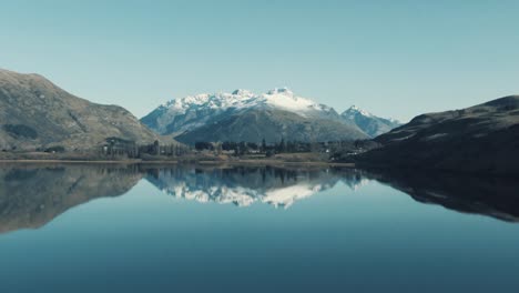 Lake-Hayes-Mit-Perfekten-Reflexionen