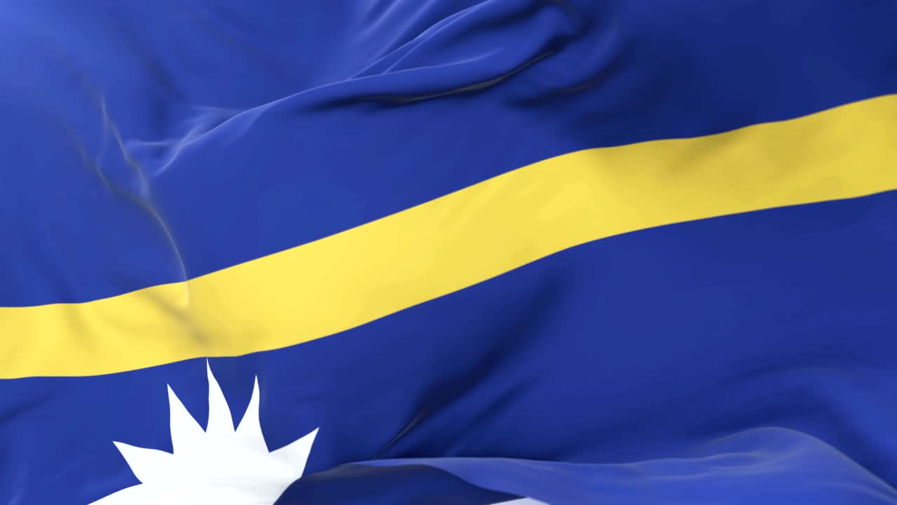 bandera de nauru agitando el viento en lento en el cielo azul, bucle