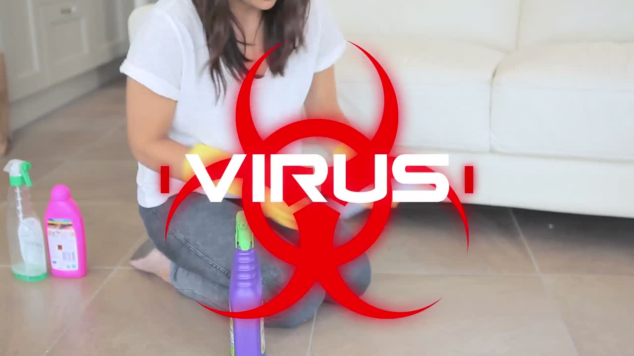 signo de peligro para la salud y mujer limpiando el piso en el fondo.