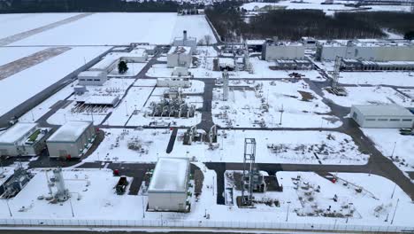 winterized natural gas compressor station, facility for natural gas transport equipped to operate in cold temperature