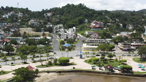 catedral de samaná en el centro de la ciudad cerca de la costa en república dominicana