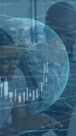 animación del procesamiento de datos financieros en todo el mundo y diversos colegas de negocios en la oficina