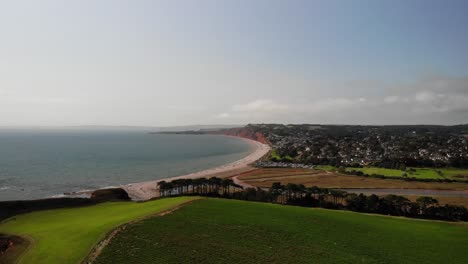 Antena-Sobre-Un-Paisaje-Escénico-Con-Budleigh-Salterton-En-El-Fondo