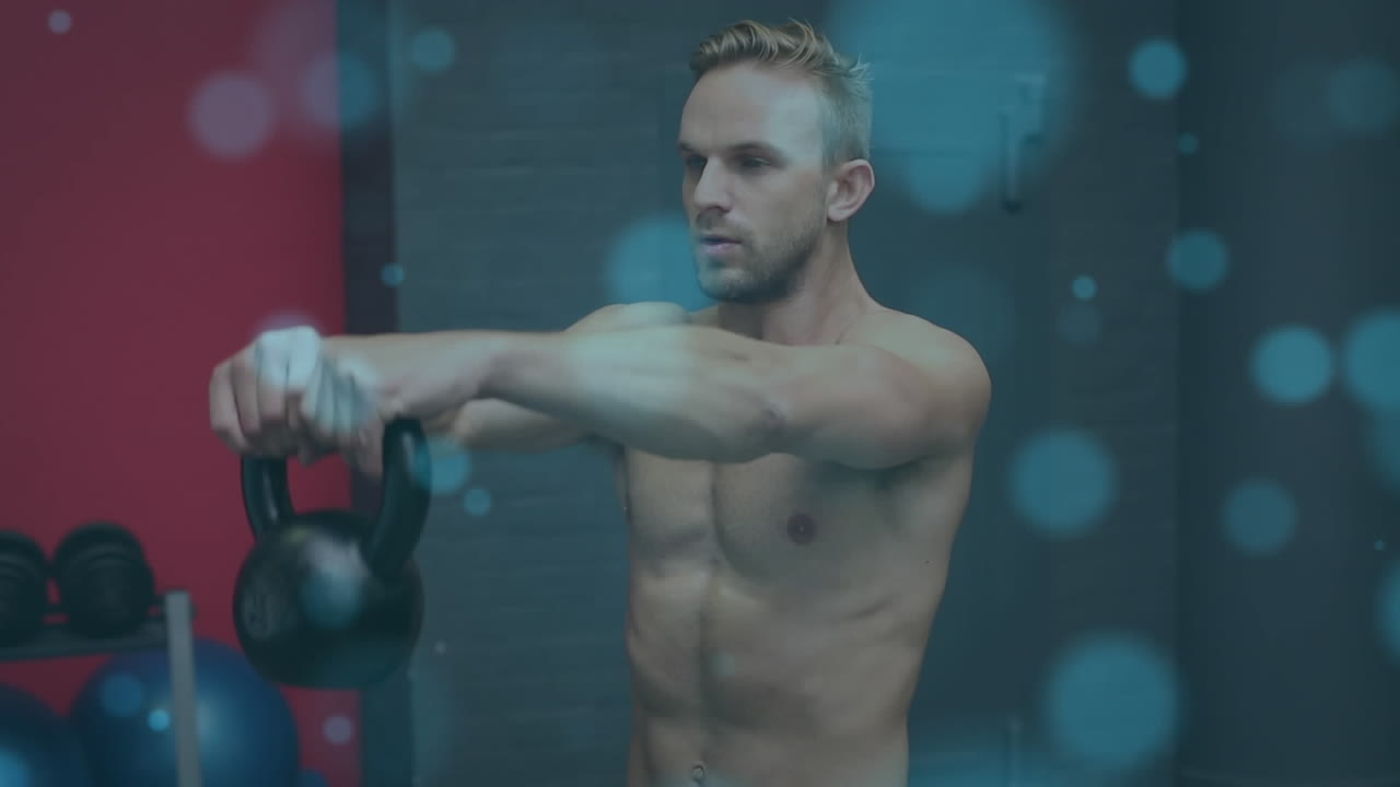 animación de luz brillante sobre un hombre en forma haciendo ejercicio en el gimnasio