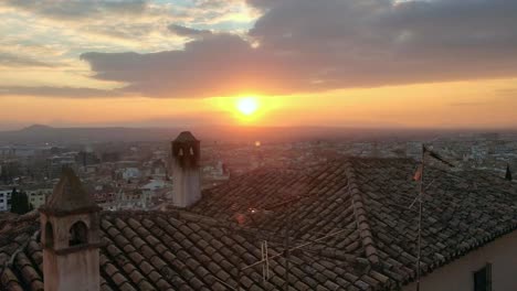 Puesta-De-Sol-Con-Vistas-A-La-Azotea-De-Tejas-En-Granada-España