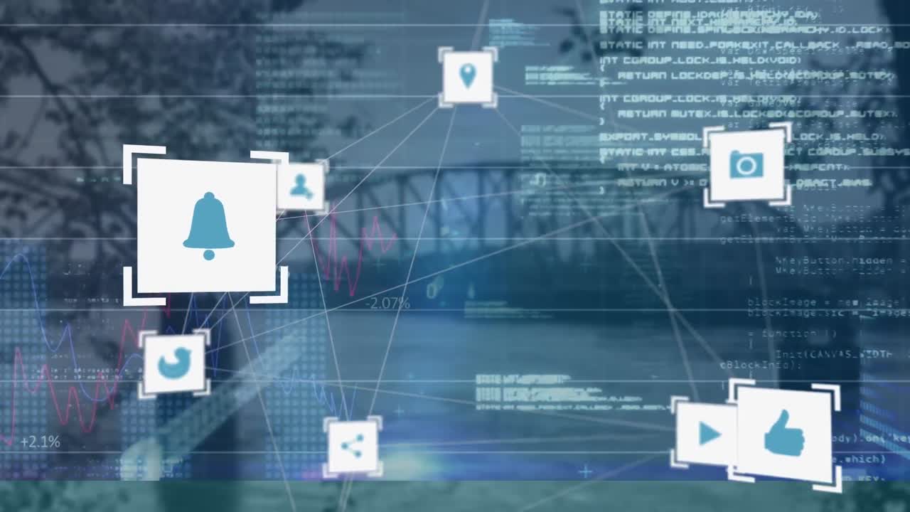 도시 풍경 위의 스크린에서 데이터 처리의 비디오