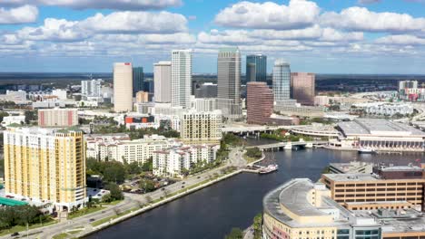 Gebäude-Der-Innenstadt-Von-Tampa-Bay-In-Florida