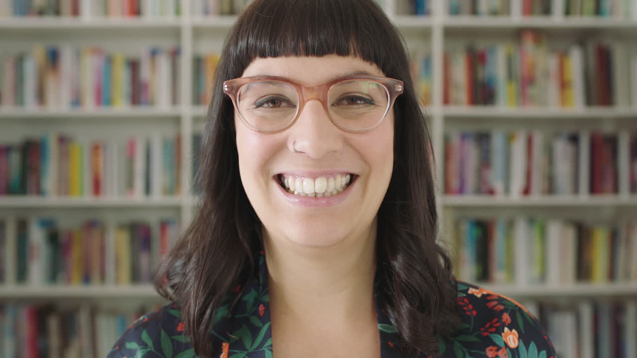 Portrait young woman student smiling bookshelf library university