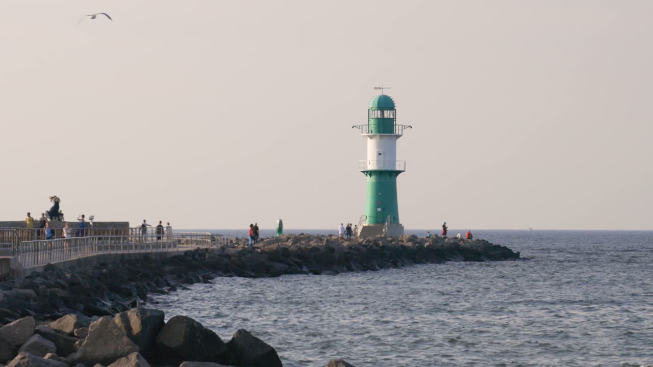 독일, 유럽의 아름다운 여름 저녁에 로스토크 근처의 warnemünde warnemuende 해변의 인상
