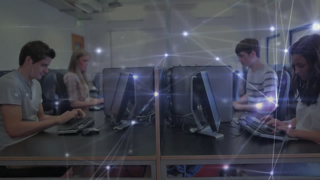 사무실에서 컴퓨터에서 일하는 사람들 위의 네트워크 연결 애니메이션