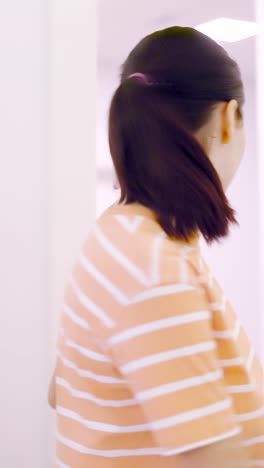 patient asking to enter to a consultation in a clinic