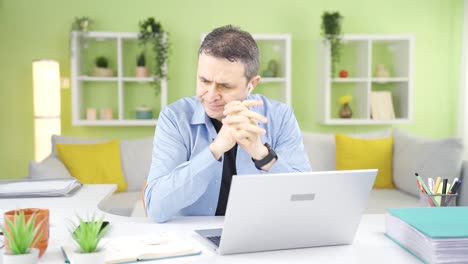 Trabajador-De-Oficina-En-Casa-Esperando-Nervioso.