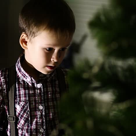 madre e hijo en navidad