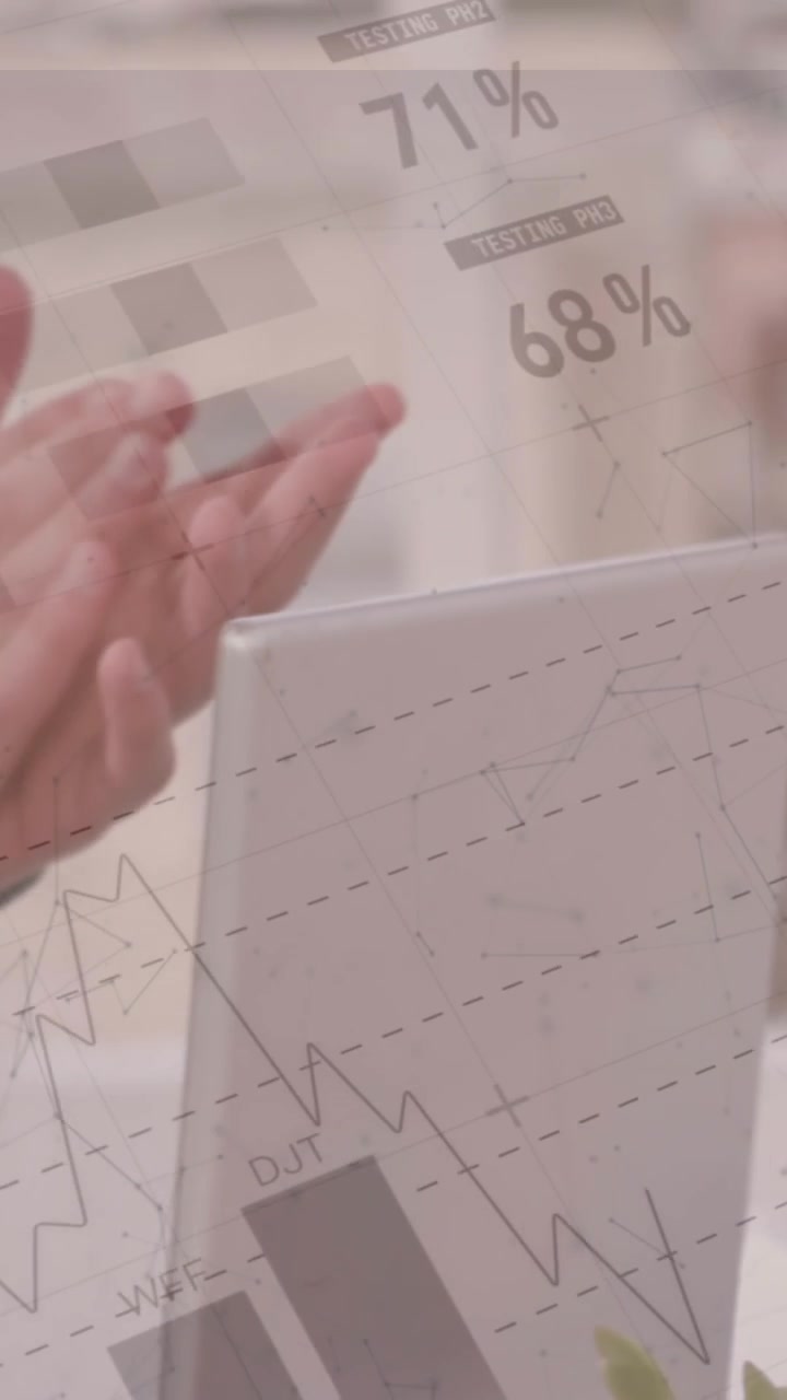 Animazione di statistiche ed elaborazione dati su persone d'affari che applaudono in riunione