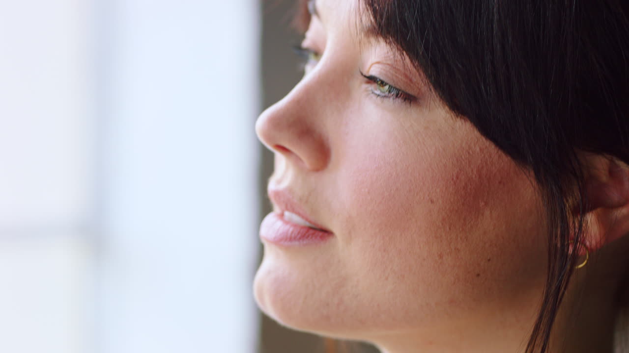 얼굴, 차와 술을 마시는 여자와 함께 생각