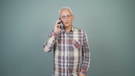 Man-getting-bad-news-on-the-phone-gets-upset.