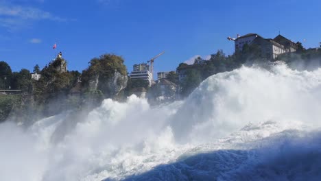 Tomas-Cercanas-Reales---Caída-Del-Rin,-La-Cascada-Más-Grande-De-Europa-Cerca-De-Schaffhausen,-Suiza-4k-Por-Drone