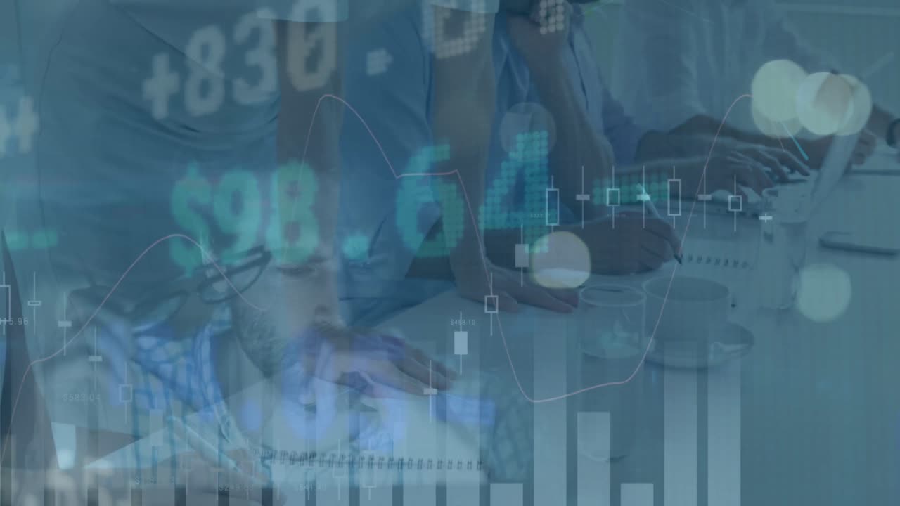 카우카스계 남성 노동자 및 사무실 사업가에 대한 금융 데이터 및 그래프의 애니메이션