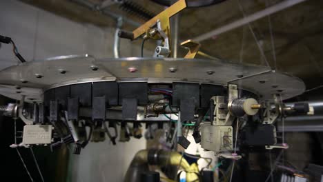 máquina automática de producción de calcetines con hilos colgados para procesar la producción de calcetines en una fábrica