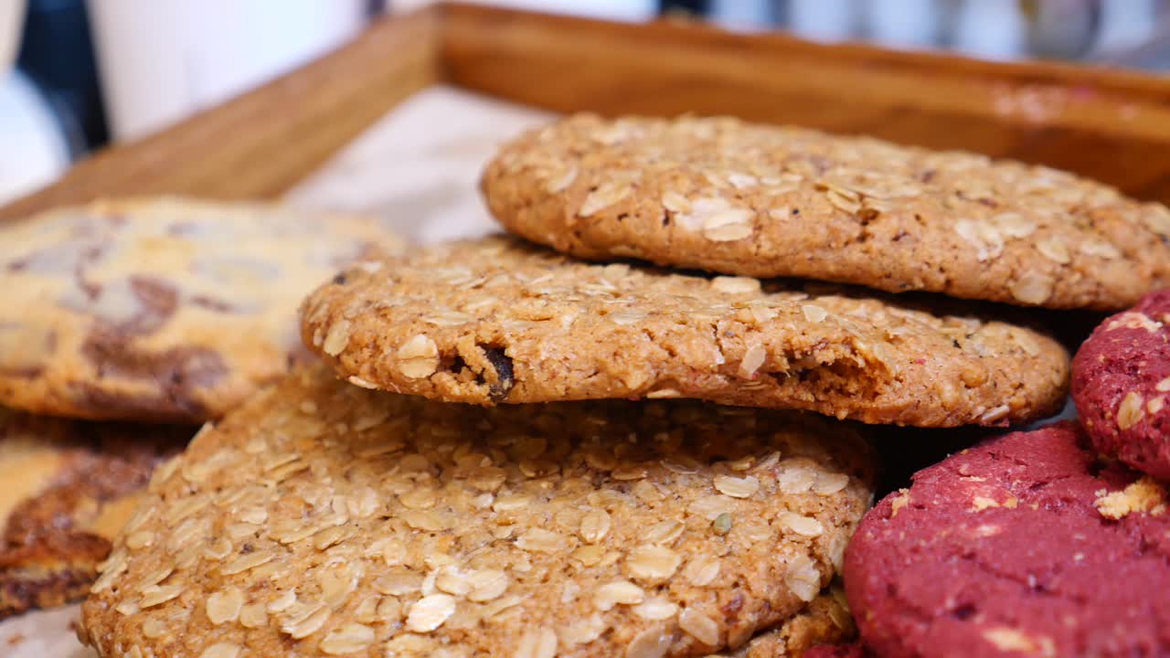 variedad de galletas en exhibición