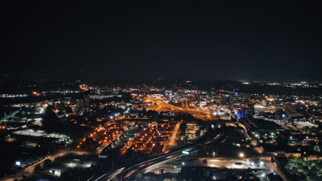 Hiperlapso-Aéreo-De-La-Autopista-27-Desde-El-Centro-De-Chattanooga-Por-La-Noche