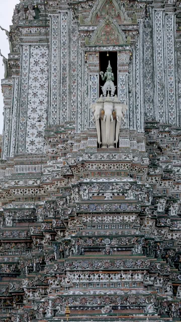 vista detallada de la belleza arquitectónica de wat arun