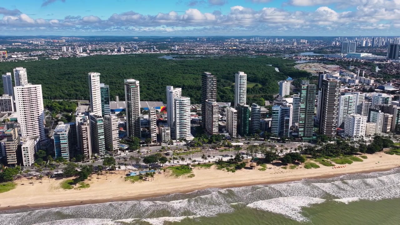Recife skyline i Recife i Pernambuco, Brasilien. Mangrove skyline. Strandlandskab. Højhusbygninger. Recife skyline i Pernambuco, Nordøstlige Brasilien. Smukt bybillede