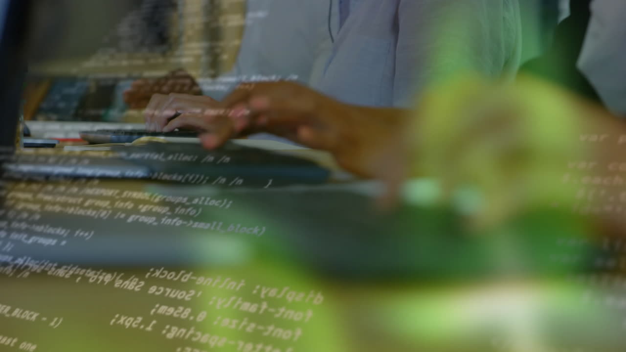 animación del procesamiento de datos financieros en diversos empresarios que utilizan computadoras