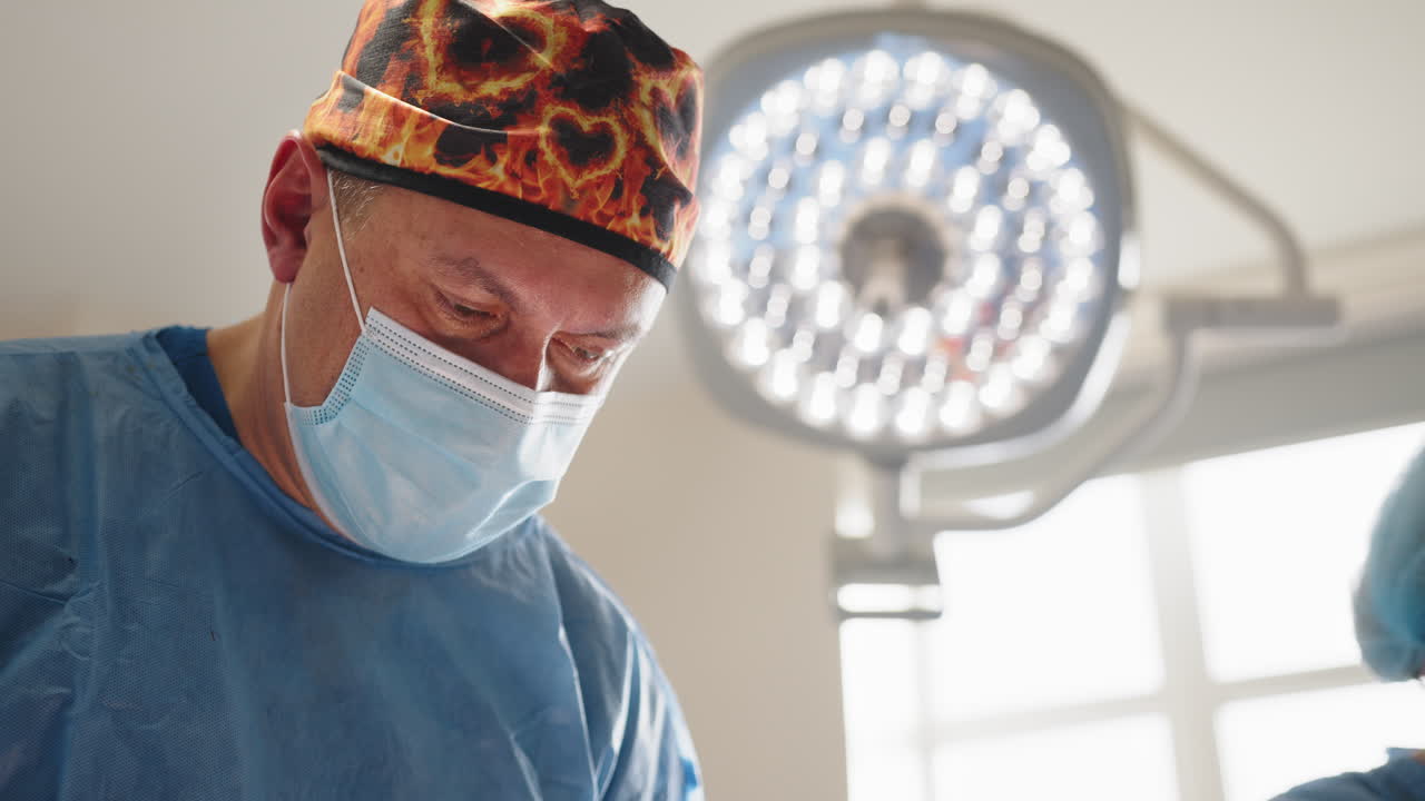 cirujano en la sala de operaciones