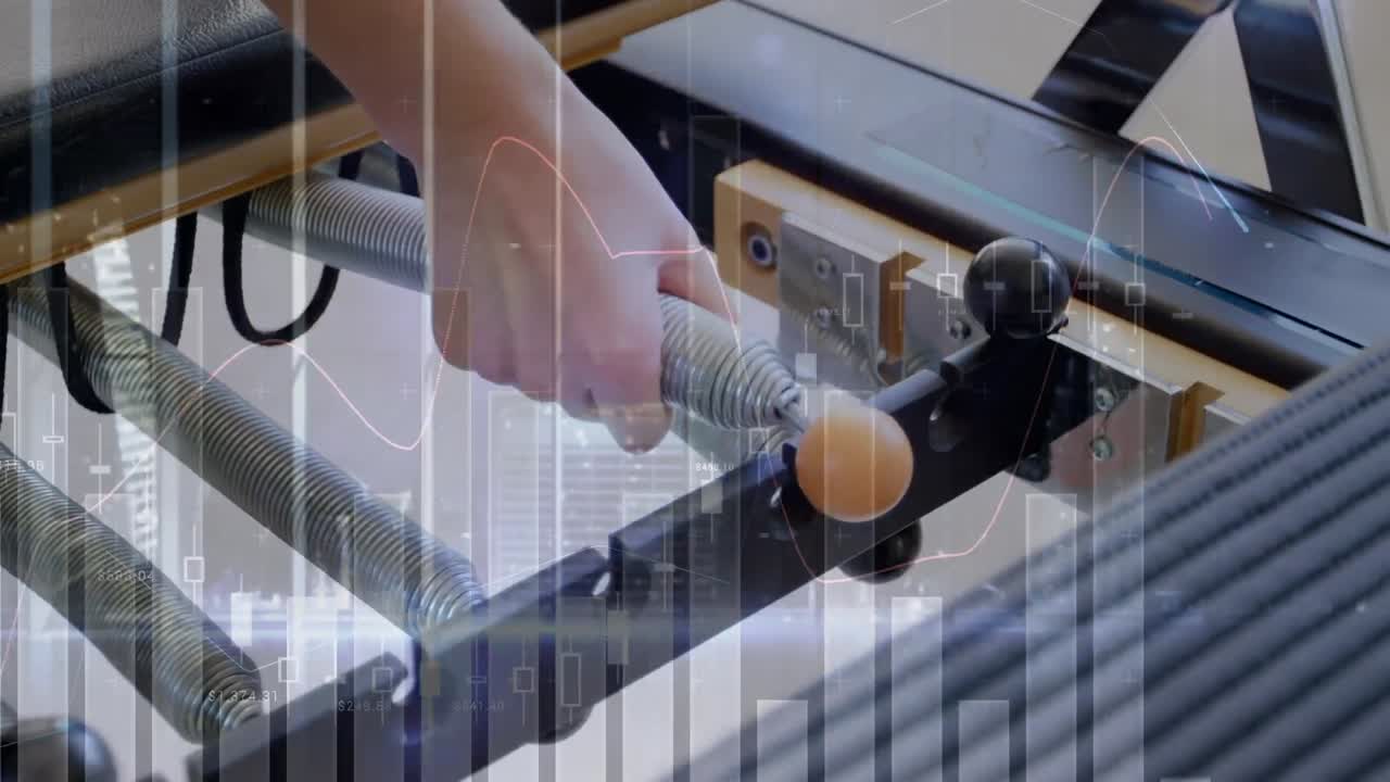 animación del procesamiento de datos sobre deportista caucásica haciendo ejercicio