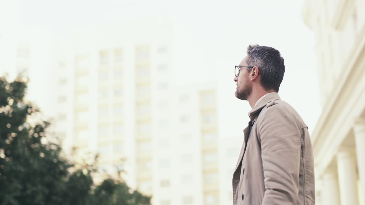 mirar a tu alrededor y preguntarte