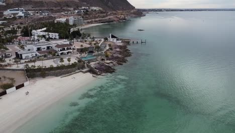 Playa-Caimancito-De-Baja-California-Y-La-Concha-En-La-Paz,-Playa-Serena-Con-Aguas-Cristalinas,-Vista-Aérea